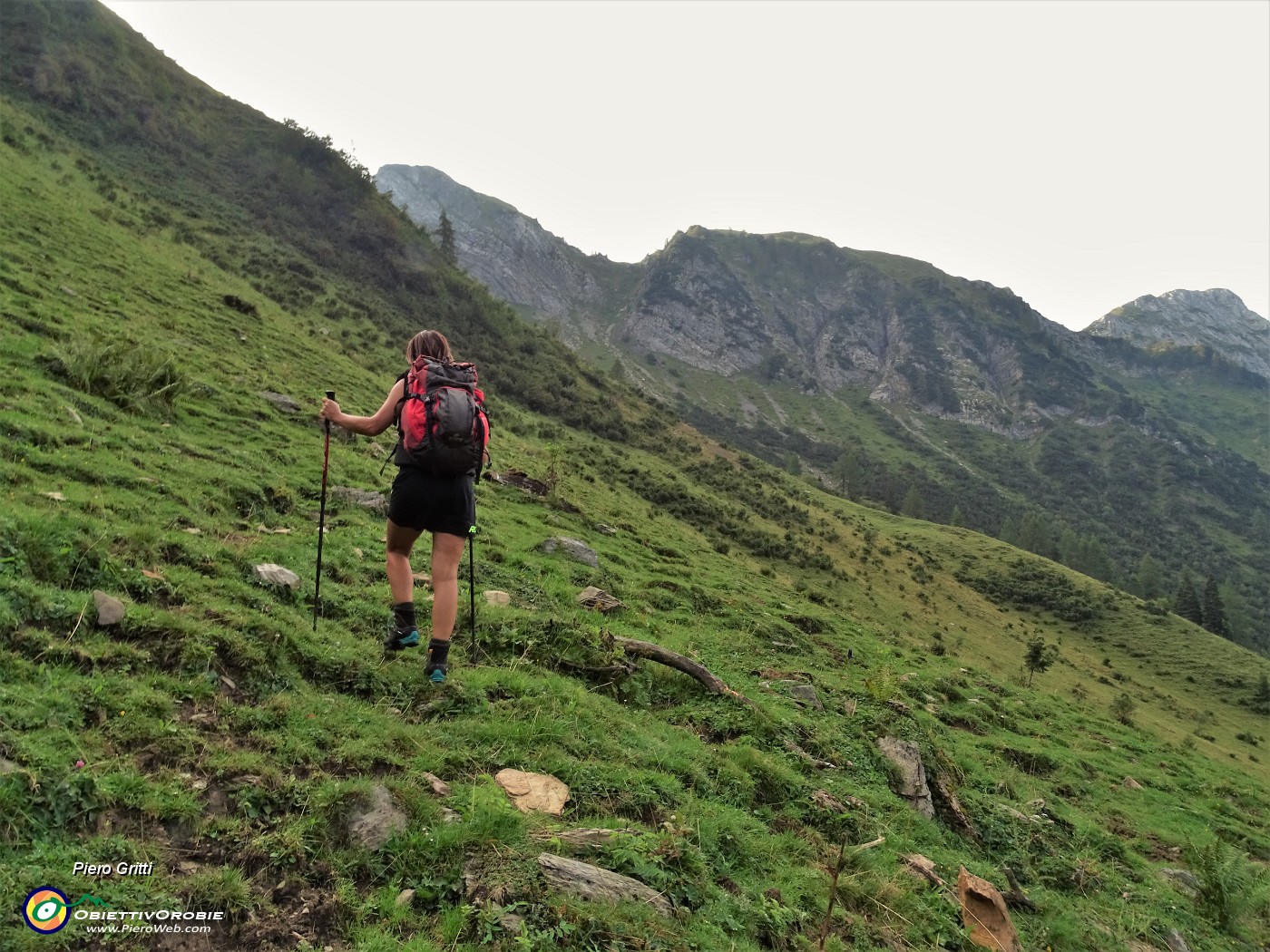 14 Sul sentiero 207A per il Passo della Marogella (1869 m) .JPG